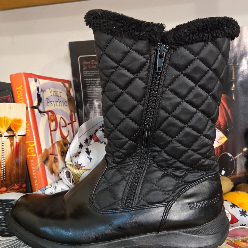 Black Waterproof Chanel like quilted Boot Fall to Winter Size 8